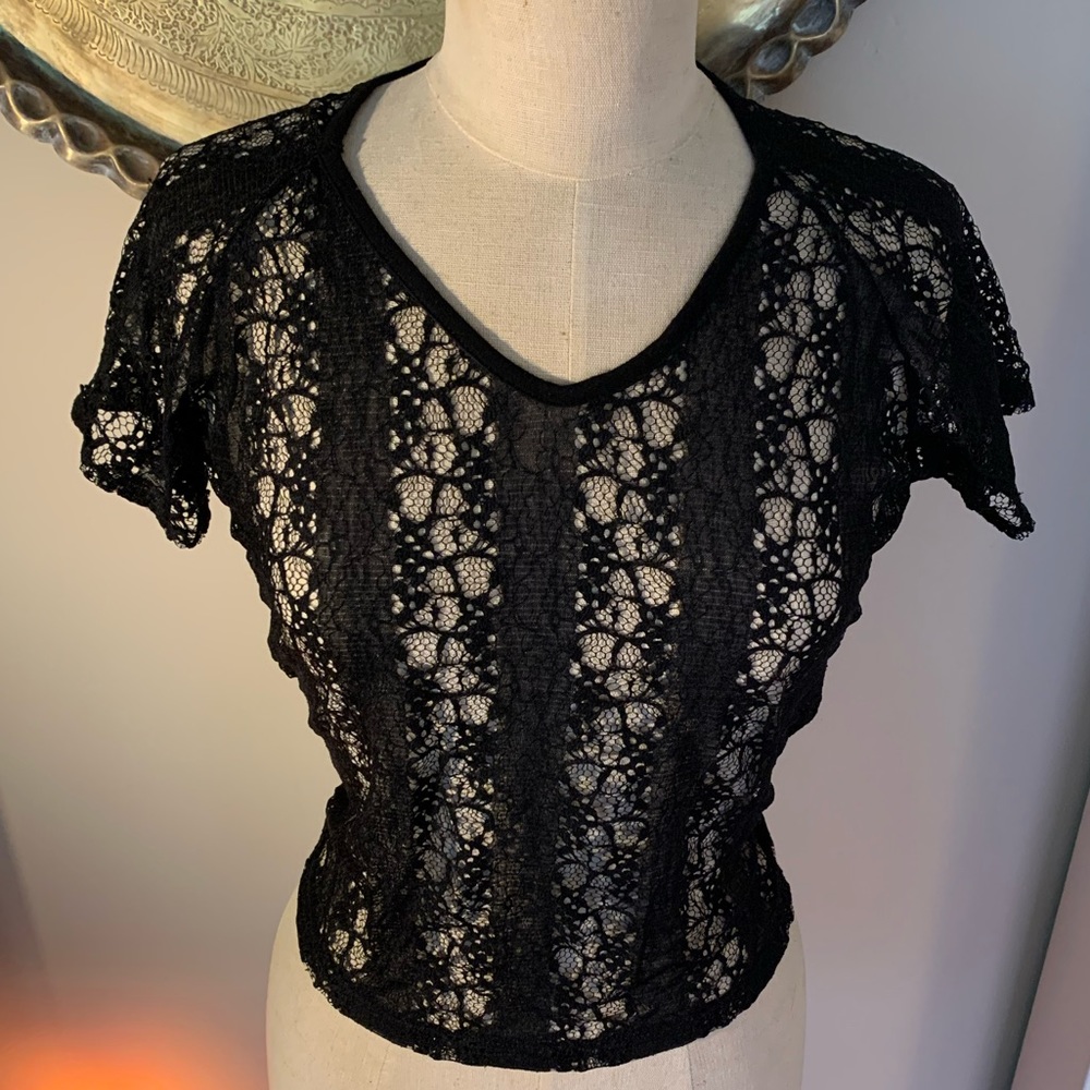 Kucoon Black Lace Crop Top Tee